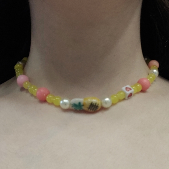 Tiki room necklace - Picture 2 of 3